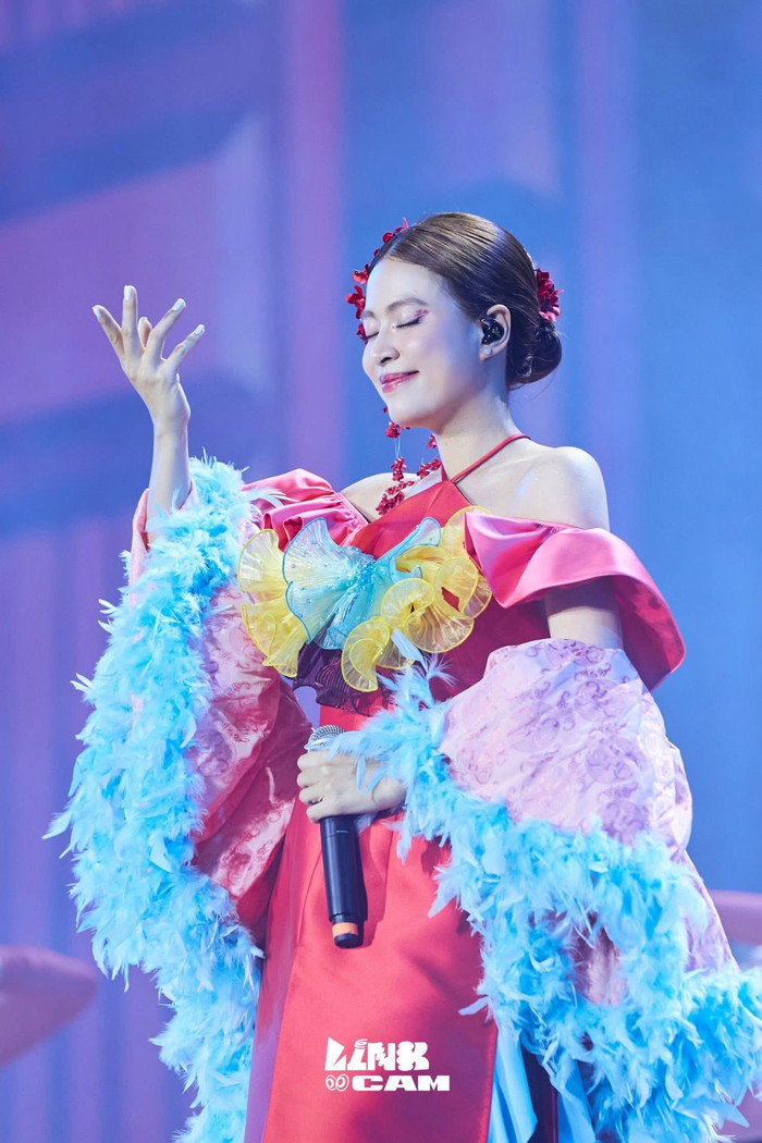 Quá buồn với Hoàng Thùy Linh Ảnh 3