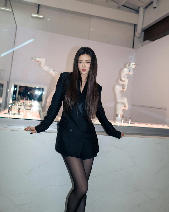 Danielle (NewJeans) đối diện 'án phạt' gây sốc từ HYBE Ảnh 2