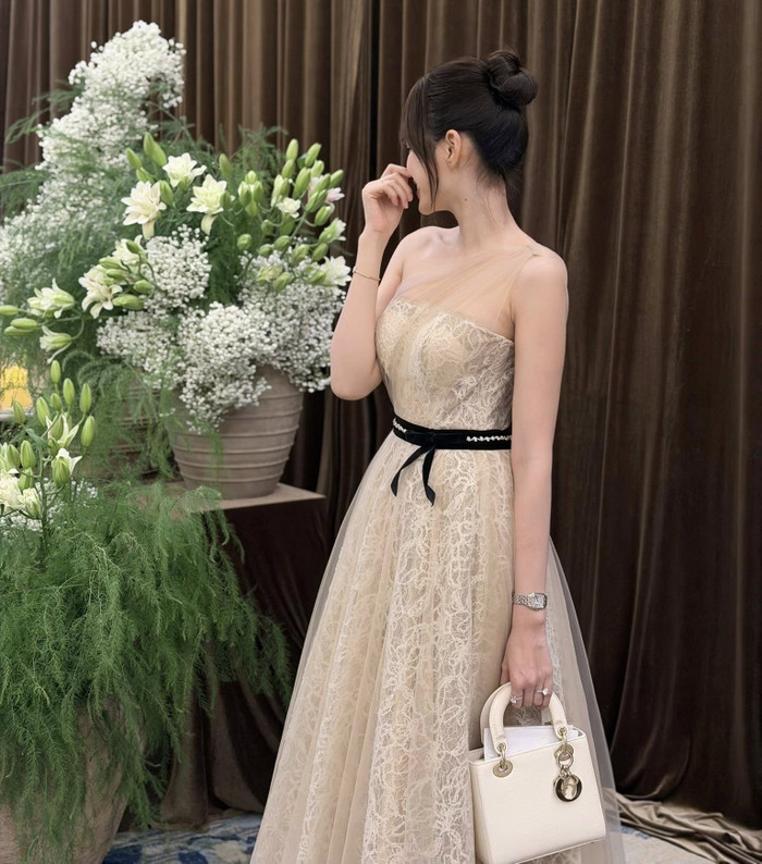 Chiếc váy của Đỗ Thị Hà đến từ thương hiệu nội địa. Ảnh: FBNV