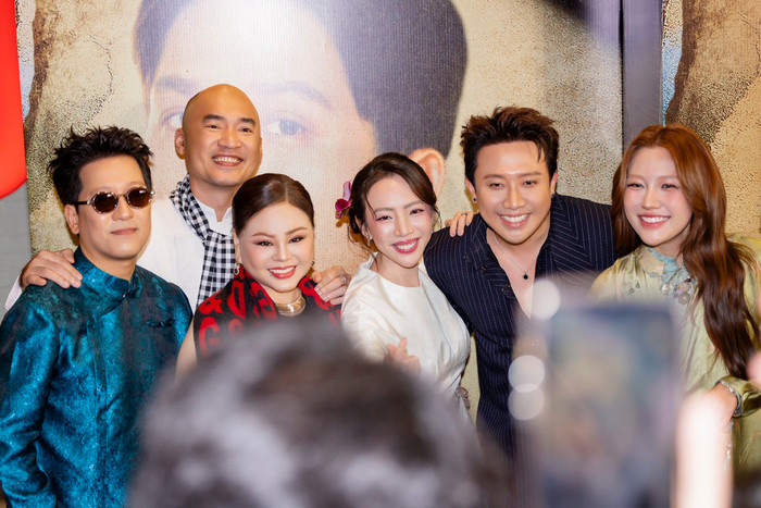 Trấn Thành vui mừng đăng ảnh chụp chung với Thu Trang - Tiến Luật. Ảnh: FBNV