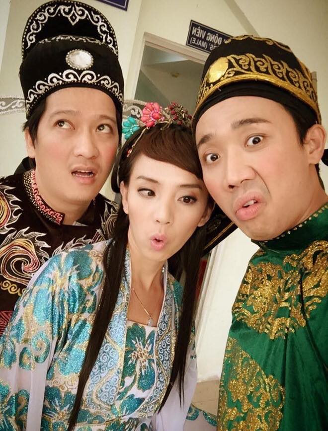 Tiến Luật chia sẻ ảnh hiếm của Trấn Thành, Thu Trang và Trường Giang khi mới bắt đầu vào nghề. Ảnh: FBNV