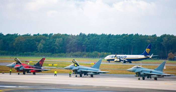 Máy bay gặp sự cố trên không trung, nhiều hành khách bị văng khỏi ghế Ảnh 1