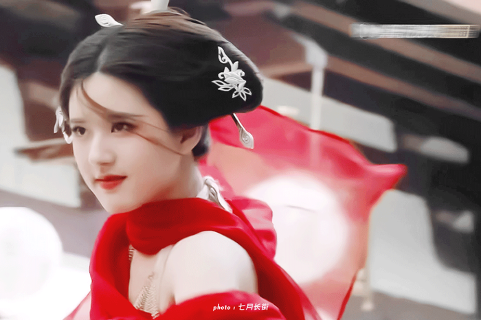 Bước ngoặt của Triệu Lộ Tư bắt đầu từ Trần Thiên Thiên, Ngày Ấy Bây Giờ, mở đường vào dòng phim chủ lưu