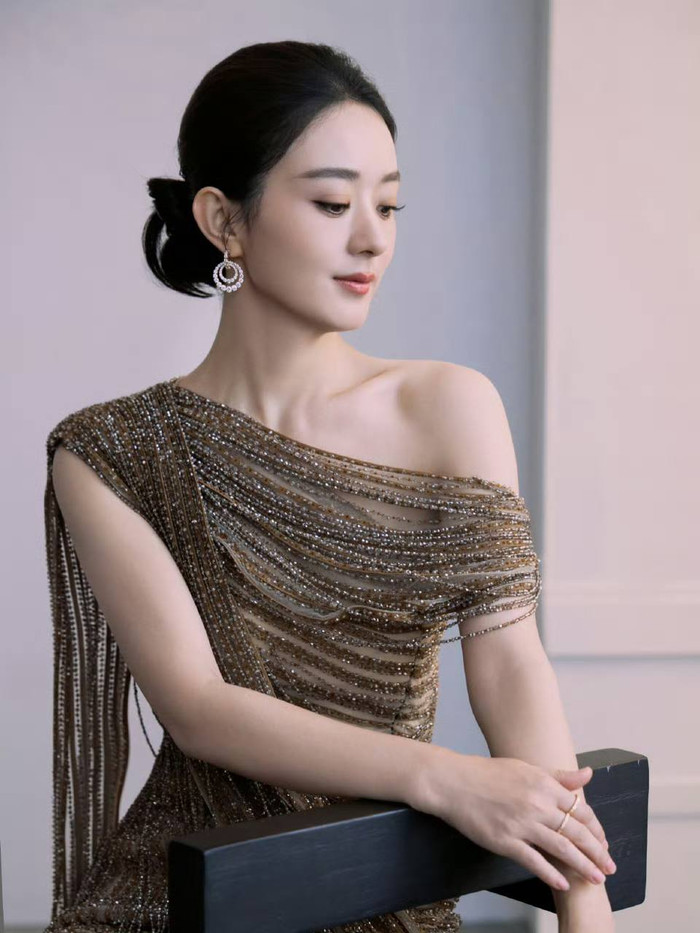 Triệu Lệ Dĩnh vốn gây ấn tượng với khán giả nhờ vẻ bề ngoài 'hack tuổi'. Ảnh: FBNV