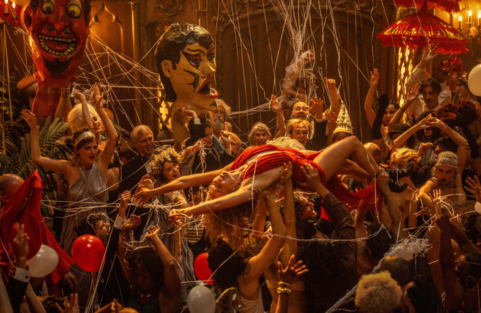 Cảnh tiệc tùng trong Babylon (2022).