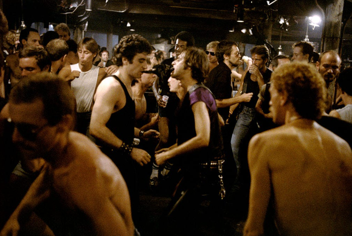 Cảnh tiệc tùng trong Cruising (1980).
