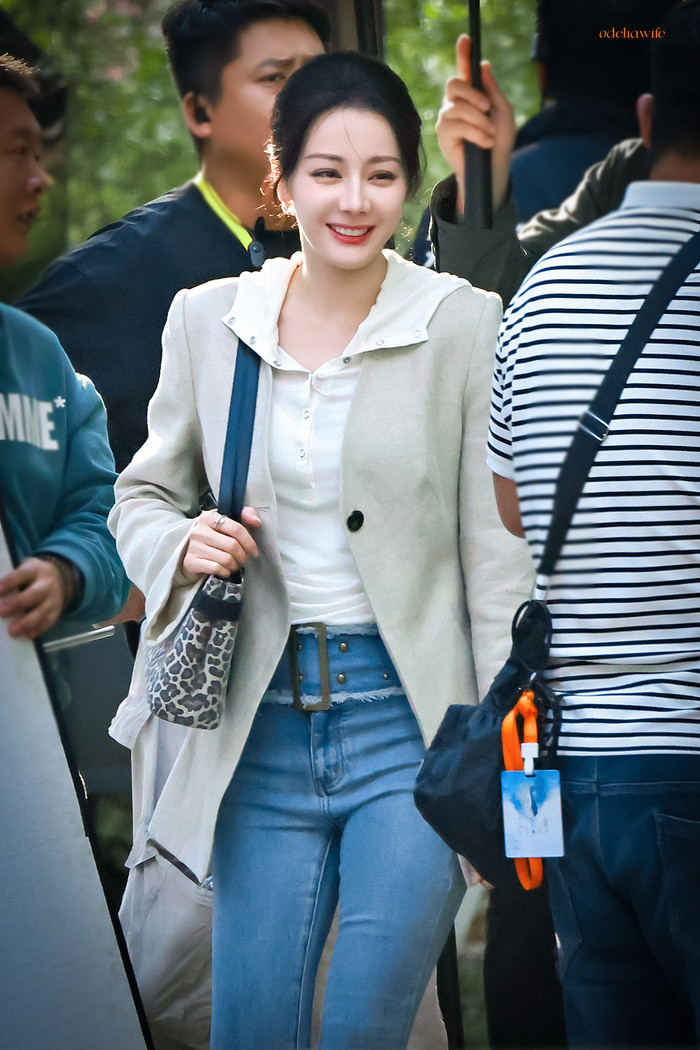 Nhiều khán giả hy vọng Địch Lệ Nhiệt Ba sẽ cân bằng giữa công việc và sức khoẻ trong thời gian sắp tới. Ảnh: Fansite