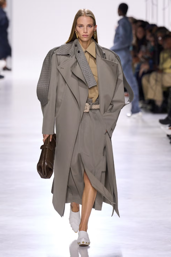 Áo khoác dài. Ảnh: Elle