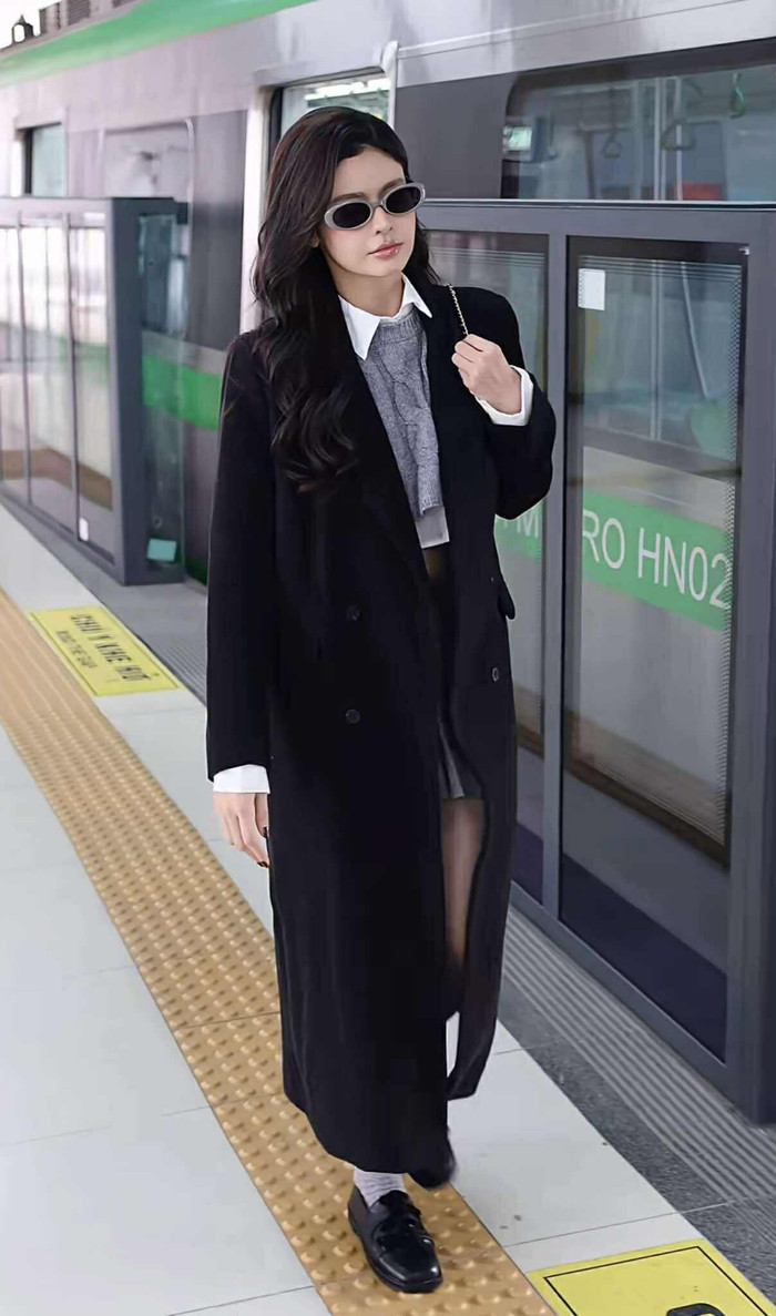 Ở tuổi ngoài 30, nữ ca sĩ vẫn giữ được nét trẻ trung cũng như ngày càng quyến rũ, cuốn hút.