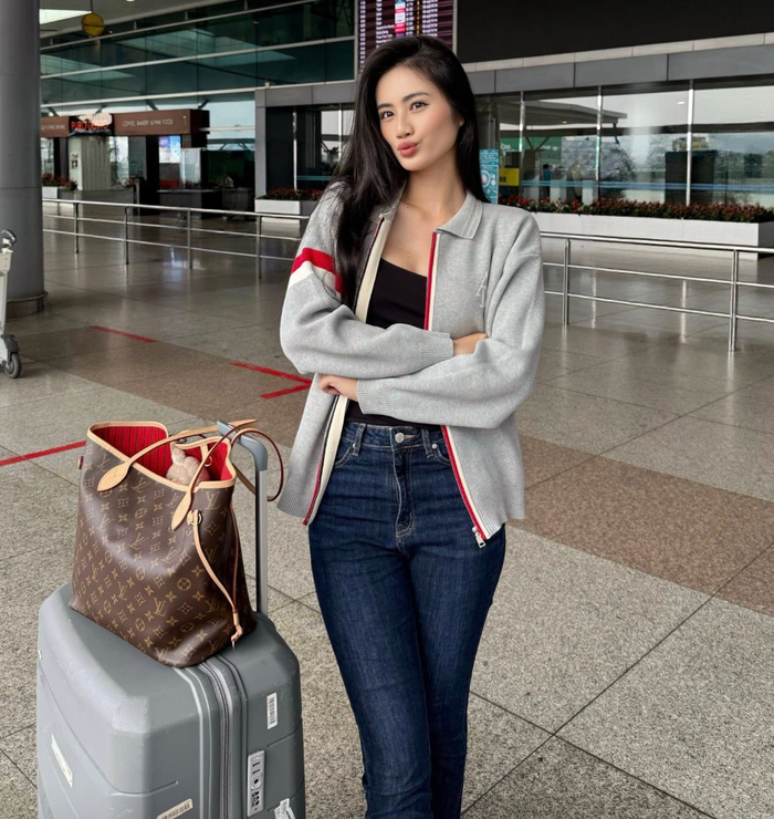 Ý Nhi thể hiện hình ảnh tràn đầy năng lượng mỗi khi xuất hiện trước công chúng. Ảnh: FBNV