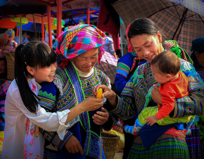Dịp đầu năm mới, chúng ta hãy trò chuyện vui vẻ, cởi mở; tránh cãi nhau hay gây xung đột. Ảnh minh hoạ