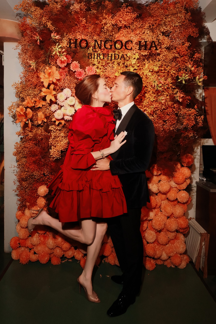 Bên cạnh hoạt động nghệ thuật, Hồ Ngọc Hà cũng không quên dành thời gian cho gia đình (Ảnh: FBNV).