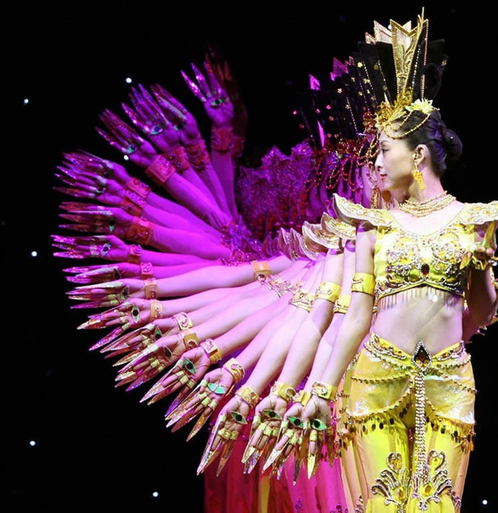 Nữ vũ công câm điếc trong tiết mục múa Phật bà nghìn tay từng khiến thế giới sửng sốt giờ ra sao? Ảnh 1