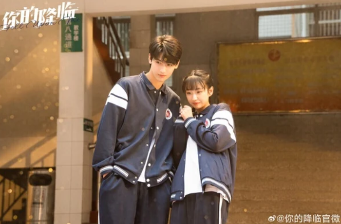 Tạo hình đôi nhân vật chính trong Khi Em Đến