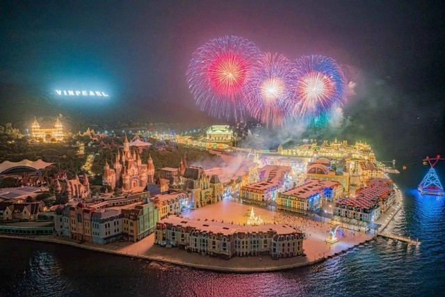 Vào giờ khắc chuyển giao năm mới, Vinpearl Nha Trang sẽ có màn pháo hoa tầm cao kết hợp với âm nhạc kéo dài 8 phút tại đảo Hòn Tre. ẢNH: VINWONDERS NHA TRANG