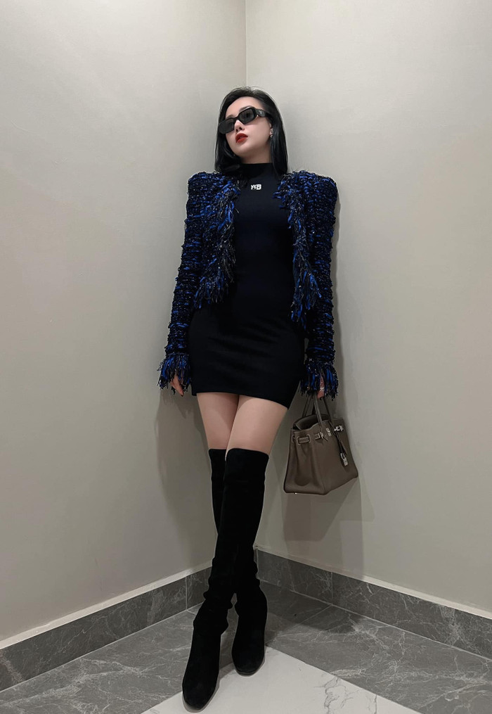 Phương Oanh phối đồ sang chảnh cùng chiếc túi 700 triệu đồng.