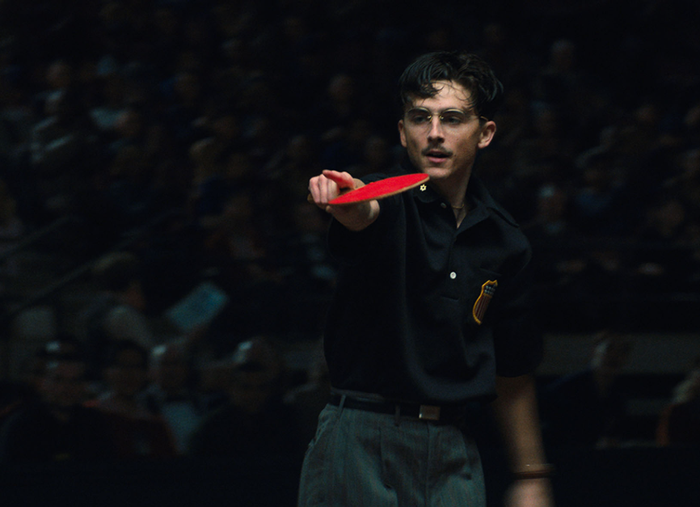 Marty Supreme với Timothée Chalamet trong tạo hình vận động viên bóng bàn thập niên cũ