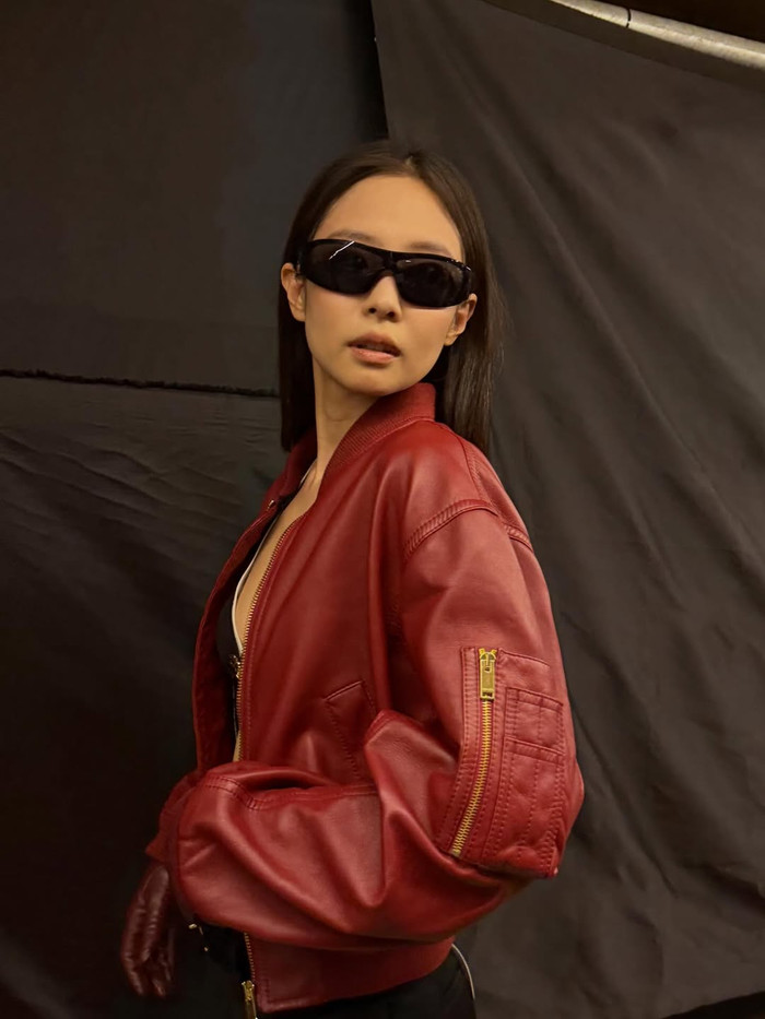 Jennie tự tin thể hiện cá tính qua từng bộ đồ diễn. Ảnh: IGNV