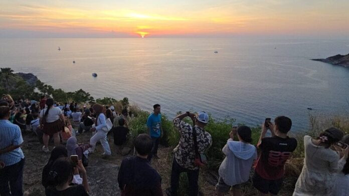 Cảnh tượng kì vĩ xuất hiện vào ngày cuối năm, người dân đổ xô đến xem Ảnh 3