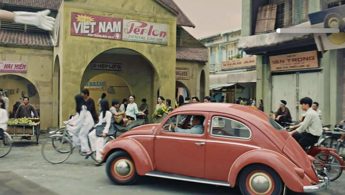 Bối cảnh miền Tây được đầu tư và dàn dựng công phu, tái hiện gần giống với ngày xưa.