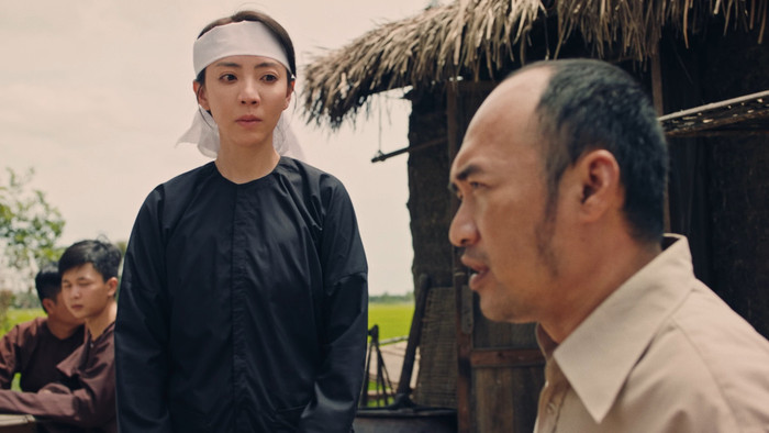 Ai Thương Ai Mến chọn lối kể chuyện phi tuyến tính.