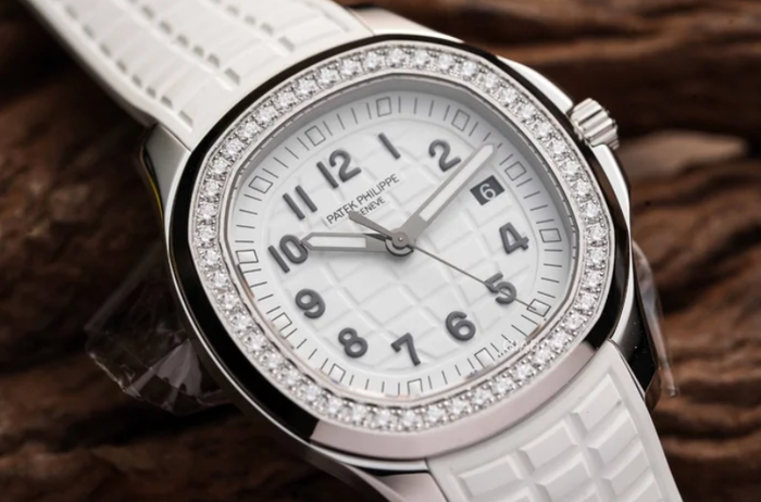 Patek Philippe Aquanaut trị giá khoảng 1,3 tỷ đồng của Phương Oanh