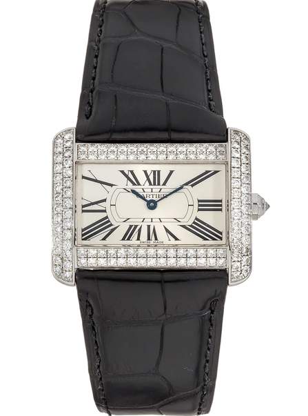 Phương Oanh đeo Cartier Tank, dây da cá sấu đen