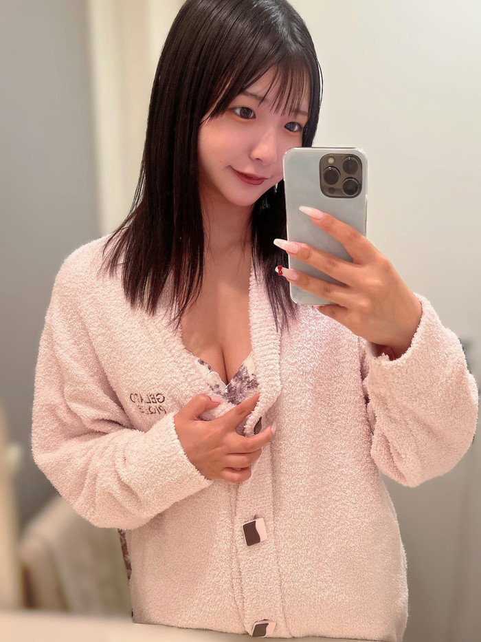 Nữ y tá bị đuổi việc vì đăng ảnh chụp khoe nội y trong bệnh viện Ảnh 5