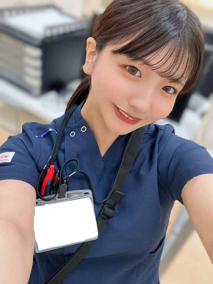 Nữ y tá bị đuổi việc vì đăng ảnh chụp khoe nội y trong bệnh viện Ảnh 3