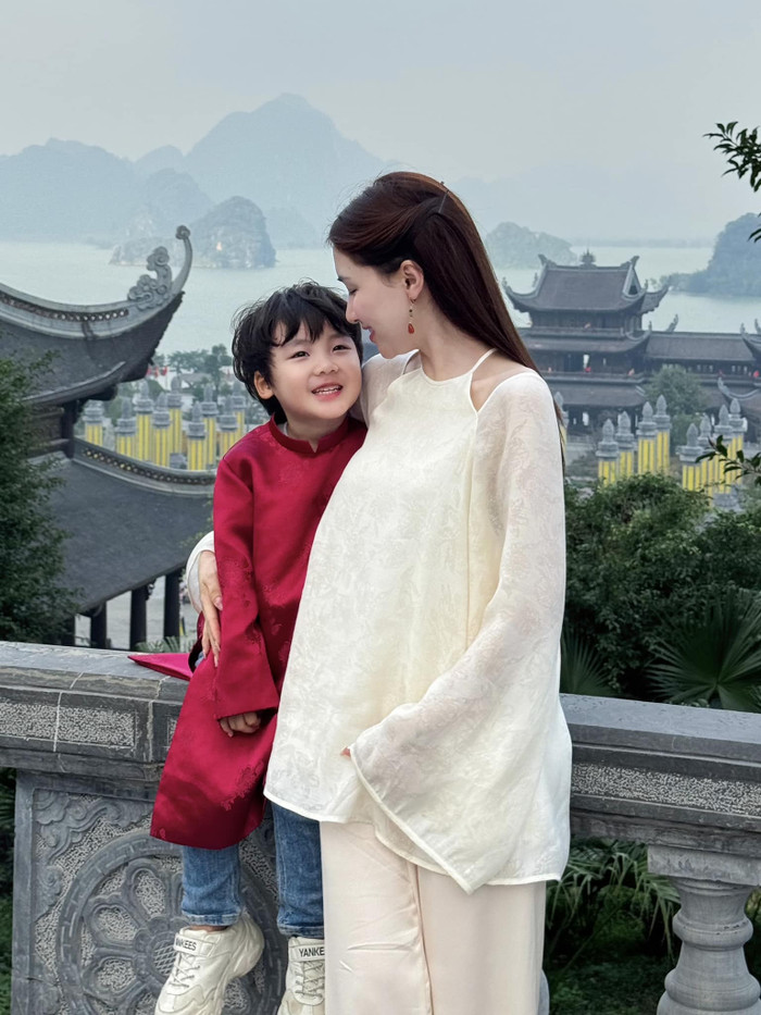 Hòa Minzy chạy show liên tục, khán giả thắc mắc một điều về bé Bo Ảnh 4