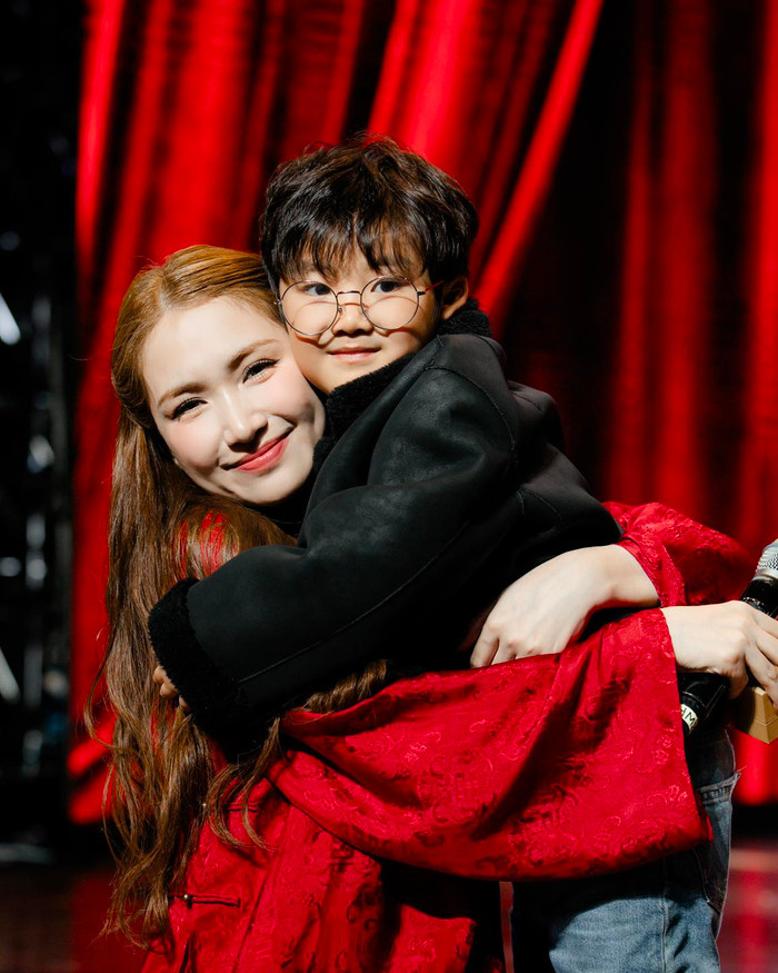 Hòa Minzy chạy show liên tục, khán giả thắc mắc một điều về bé Bo Ảnh 5