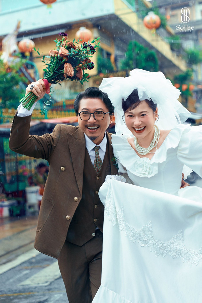 Vợ chồng Lâm Vỹ Dạ từng mua chiếc xe 2 tỷ. Ảnh: FBNV