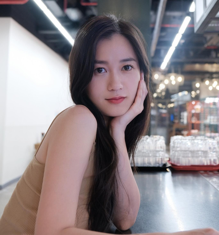 Lâm Vỹ Dạ chọn chiếc xe sang 2 tỷ. Ảnh: FBNV