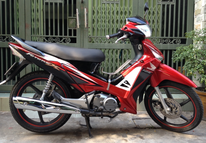 Mẫu xe xuất hiện cùng Lâm Vỹ Dạ.