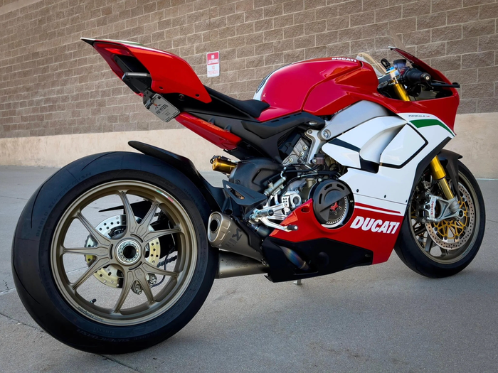 Những trang bị trên chiếc xe mô tô của chồng bà Mailisa thường xuất hiện trên những mẫu xe hiếm và nâng cao. (Ảnh: AutoEvolution)