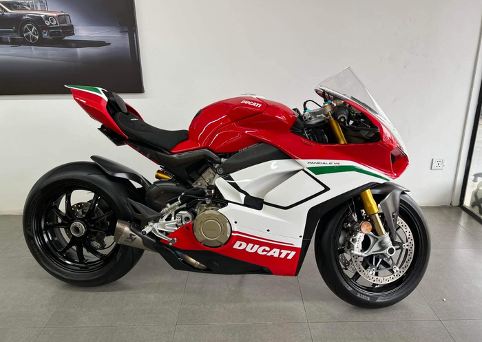 Thiết kế xe mô tô của chồng bà Mailisa lấy cảm hứng từ màu lá cờ nước Ý. (Ảnh: FBNV)