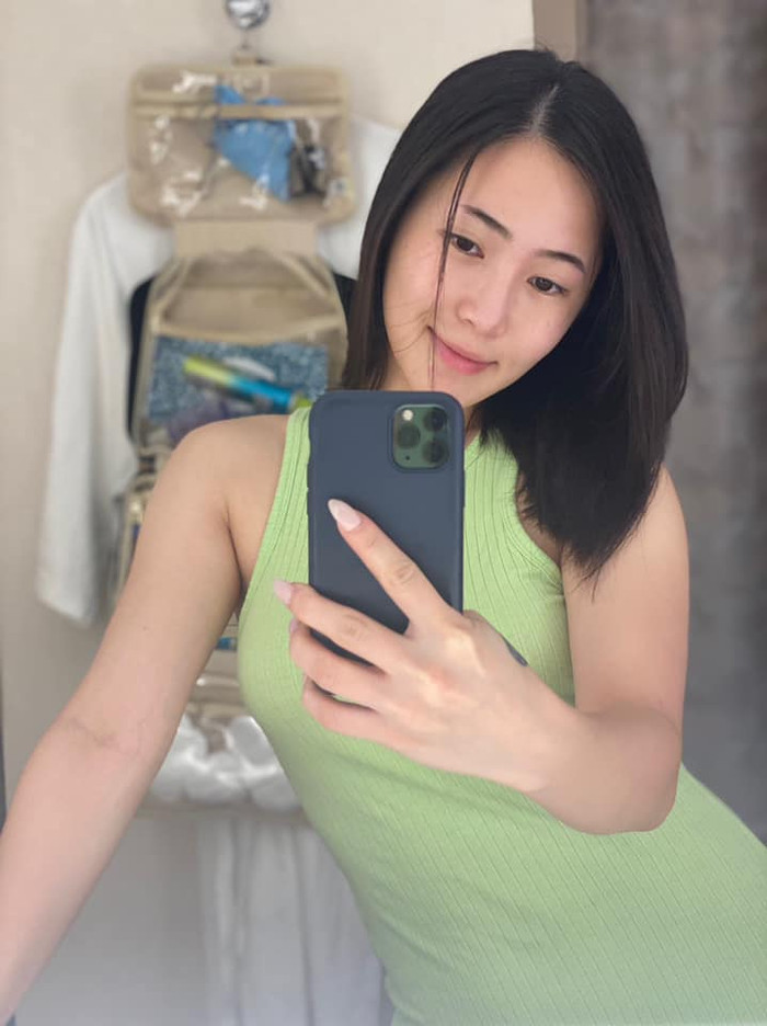 Hương Tràm từng được bắt gặp sử dụng chiếc điện thoại này (Ảnh: FBNV).