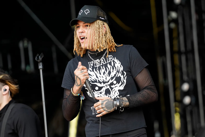 Sự ra đi của Poorstacy được cho là vẫn còn nhiều uẩn khúc và nguyên nhân nam ca sĩ qua đời đến nay vẫn chưa được công bố.