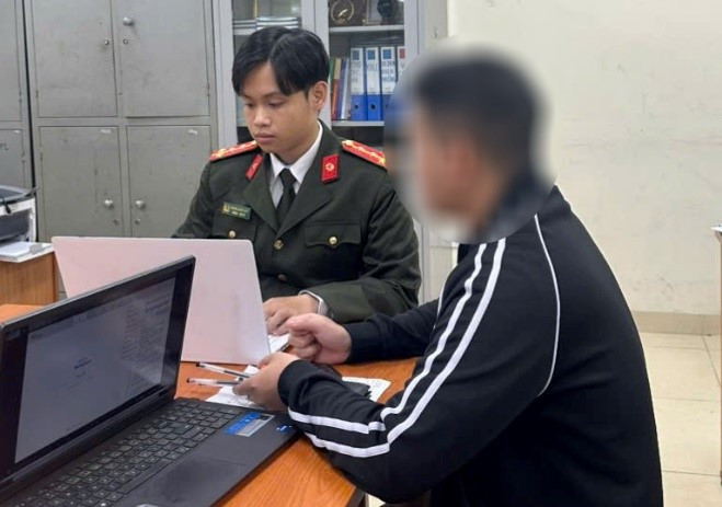 Sau cuộc điện thoại của shipper giao hàng, nam sinh khiến bố mẹ phải tức tốc báo Công an Ảnh 1