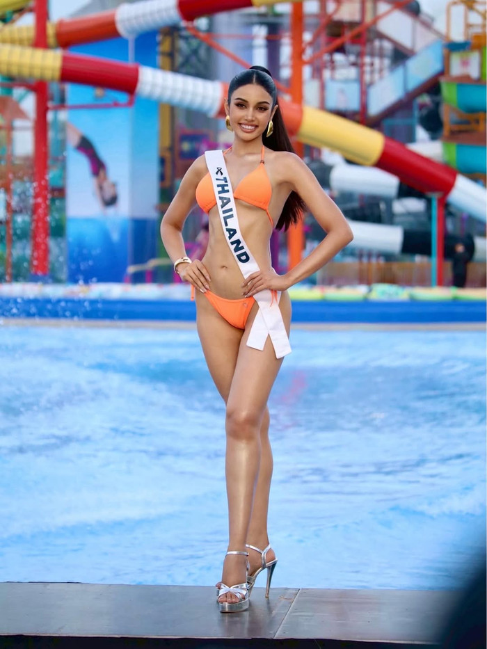 Vóc dáng săn chắc, quyến rũ của nàng hậu. 