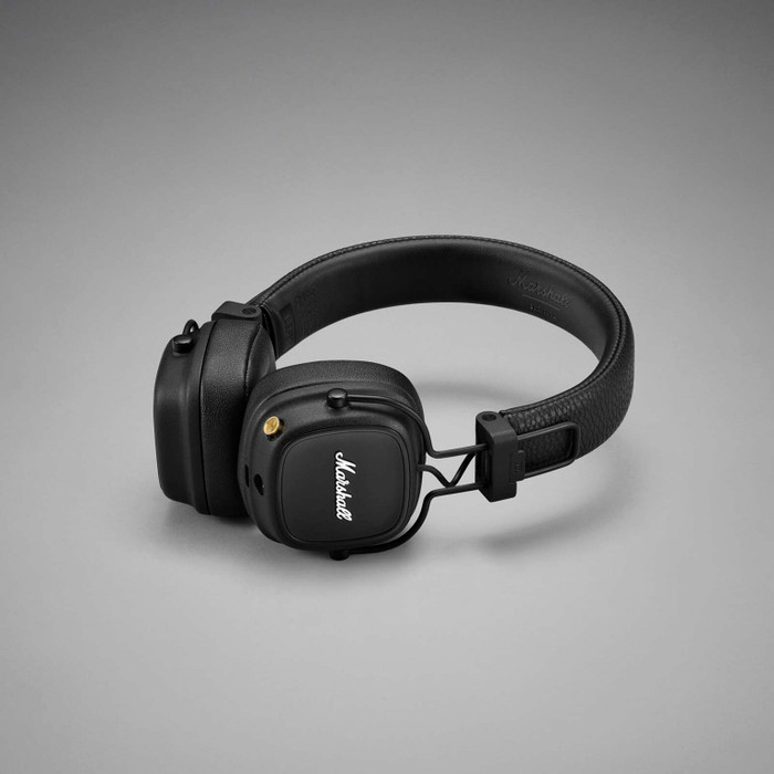 Review tai nghe Marshall của Ngọc Trinh: Có đáng mua hay không?