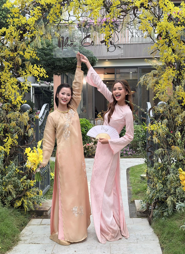 Những khoảnh khắc Á hậu Hương Ly trong lễ gia tiên sáng nay được Hoa hậu Ngọc Châu chia sẻ.