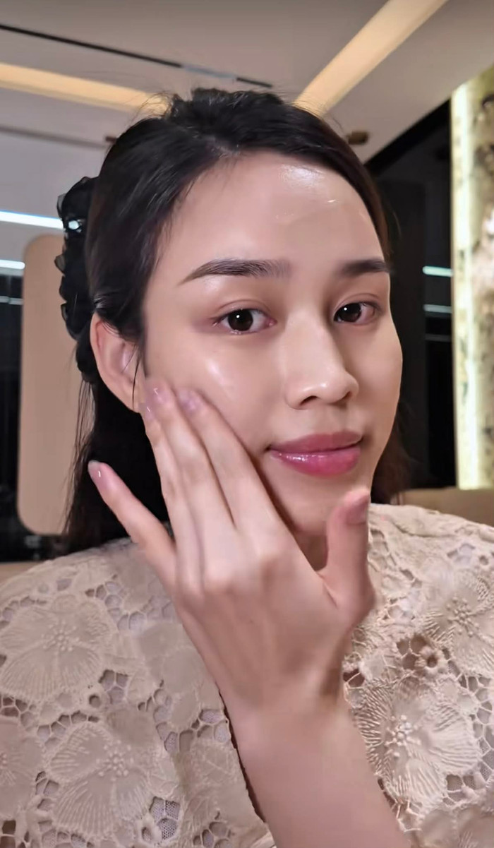 Đỗ Thị Hà khoe mặt mộc căng bóng khi dùng sản phẩm thuần chay. Ảnh chụp màn hình