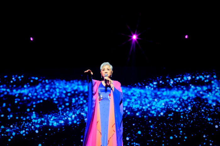 Nữ danh ca 78 tuổi tái xuất sân khấu, nhan sắc và giọng hát khiến khán giả ngỡ ngàng Ảnh 3