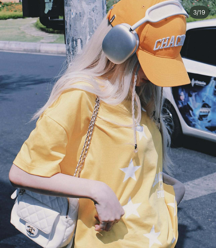 Tai nghe 13 triệu của Ngọc Trinh thuộc phân khúc thiết bị cao cấp nhất.