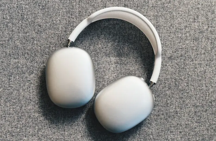 Chiếc tai nghe 13 triệu của Ngọc Trinh là một sản phẩm sang trọng, hợp xu hướng