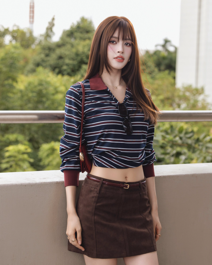 Nhìn chung, thời trang đời thường của Tiểu Vy là sự hòa quyện giữa năng lượng trẻ trung và gu thẩm mỹ tinh tế. Từ street style cá tính đến phong cách học đường thanh lịch, nàng hậu luôn thể hiện sự tự tin, linh hoạt và khả năng biến mọi xu hướng thành phiên bản rất 'Tiểu Vy'. Chính điều này giúp cô luôn đem lại cảm giác cuốn hút mỗi khi xuất hiện. Ảnh: FBNV