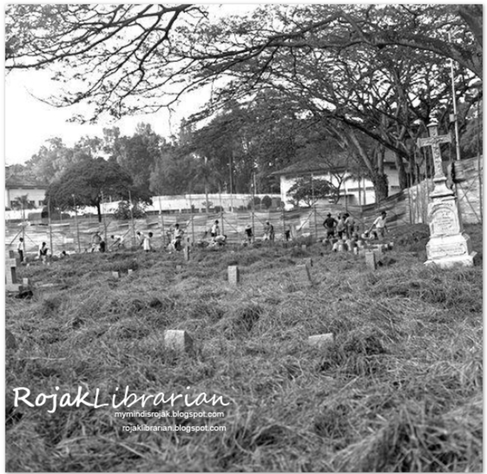 Đào đất làm công trình sau bệnh viện, phát hiện 4 chiếc quan tài không rõ danh tính Ảnh 3