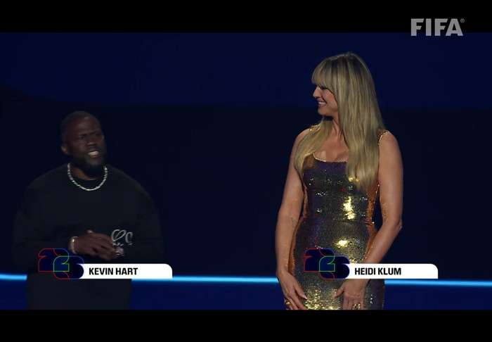 Hai MC của lễ bốc thăm vòng bảng FIFA World Cup 2026. Ảnh chụp màn hình