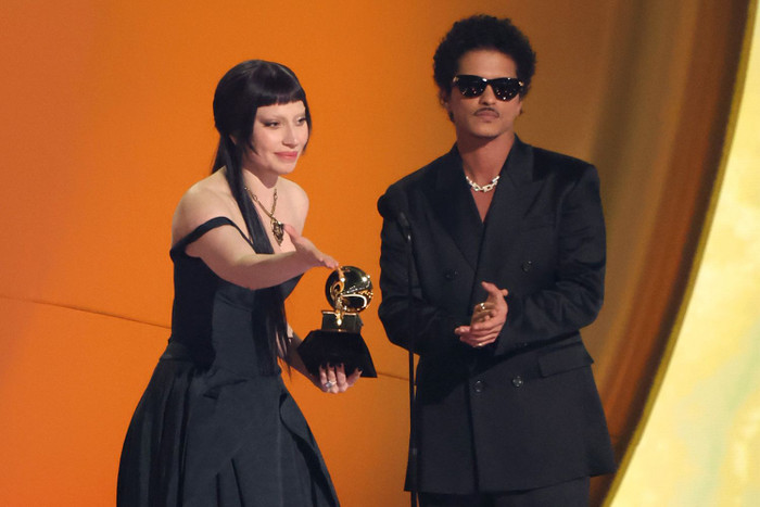 'Die With A Smile' của Lady Gaga và Bruno Mars suýt không thể phát hành Ảnh 2